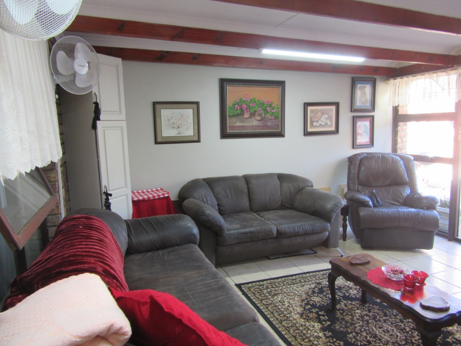 3 Bedroom Property for Sale in Deoville Park Western Cape